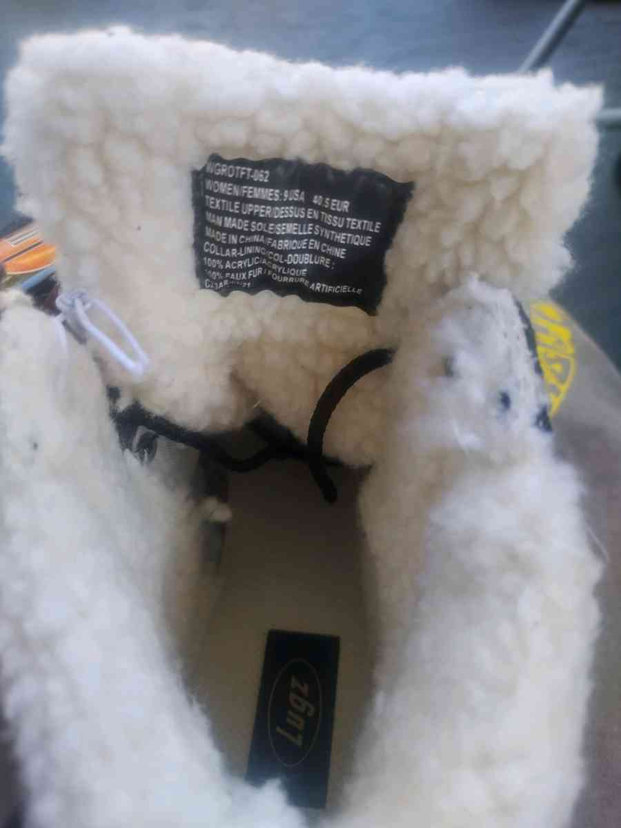 Lugz Womens Grotto Fleece Fashion Boot Size 9 - Abington, Pennsylvania - FleaMarketBay