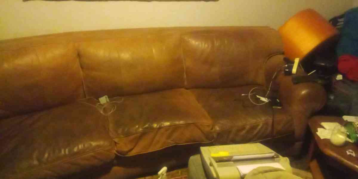 GREAT GENTLY USED LEATHER COUCH must go ASAP - Oklahoma City, Oklahoma - FleaMarketBay