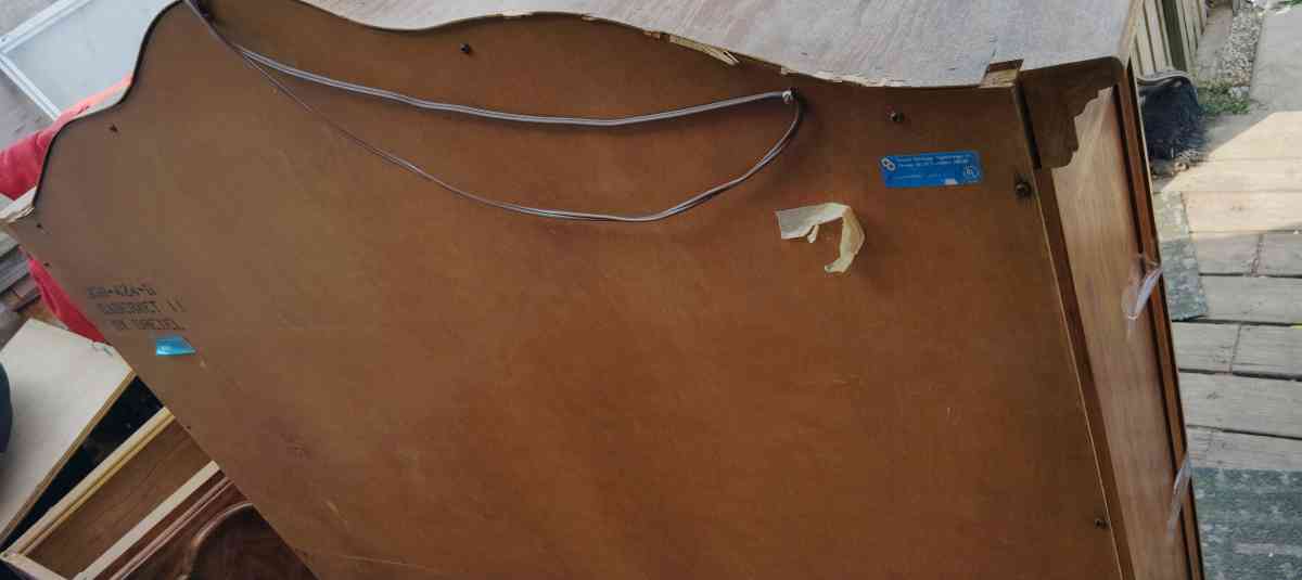 curio cabinet - Agency, Missouri - FleaMarketBay