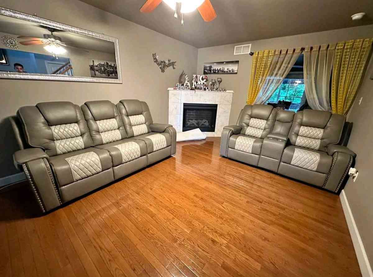 Set de reclinables Sofa y Loveseat - Hialeah, Florida