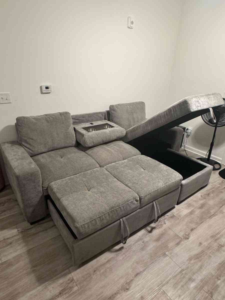 couch - Columbia, South Carolina - FleaMarketBay