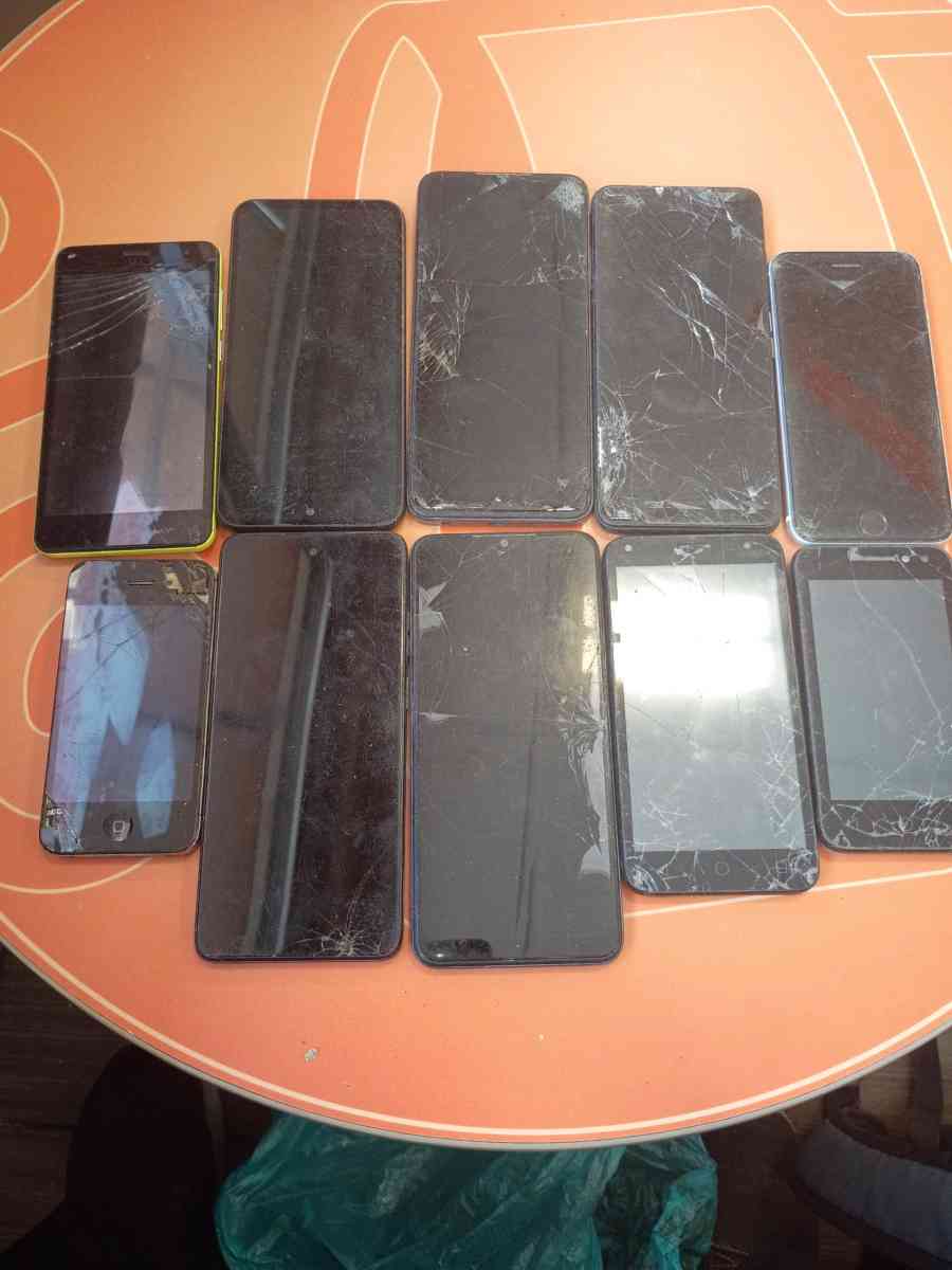 I am selling 10 phones for 1200 - Fall River, Massachusetts - FleaMarketBay