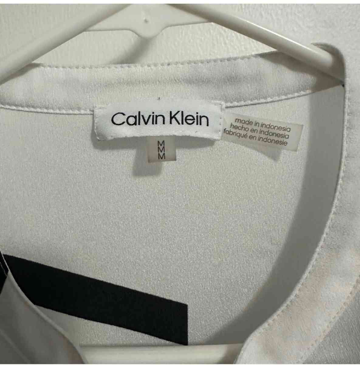 women shirt - Oak Lawn, Illinois - FleaMarketBay