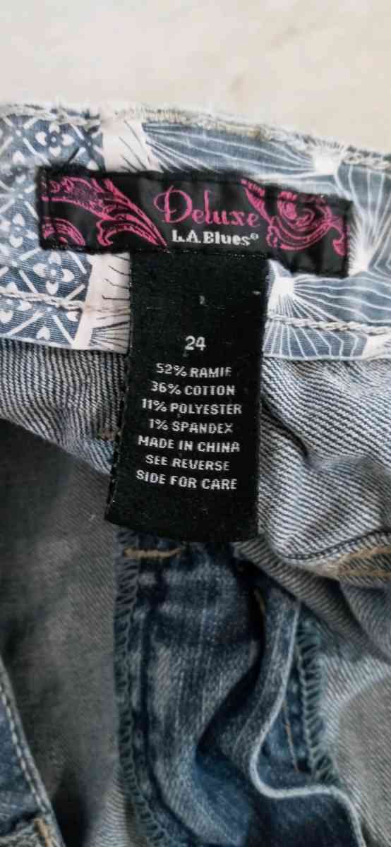 Womens Denim Capris 24 - Dane, Wisconsin - FleaMarketBay