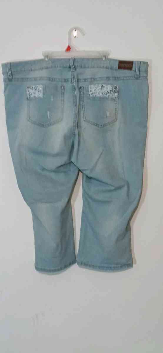 Womens Denim Capris 22w - Dane, Wisconsin - FleaMarketBay
