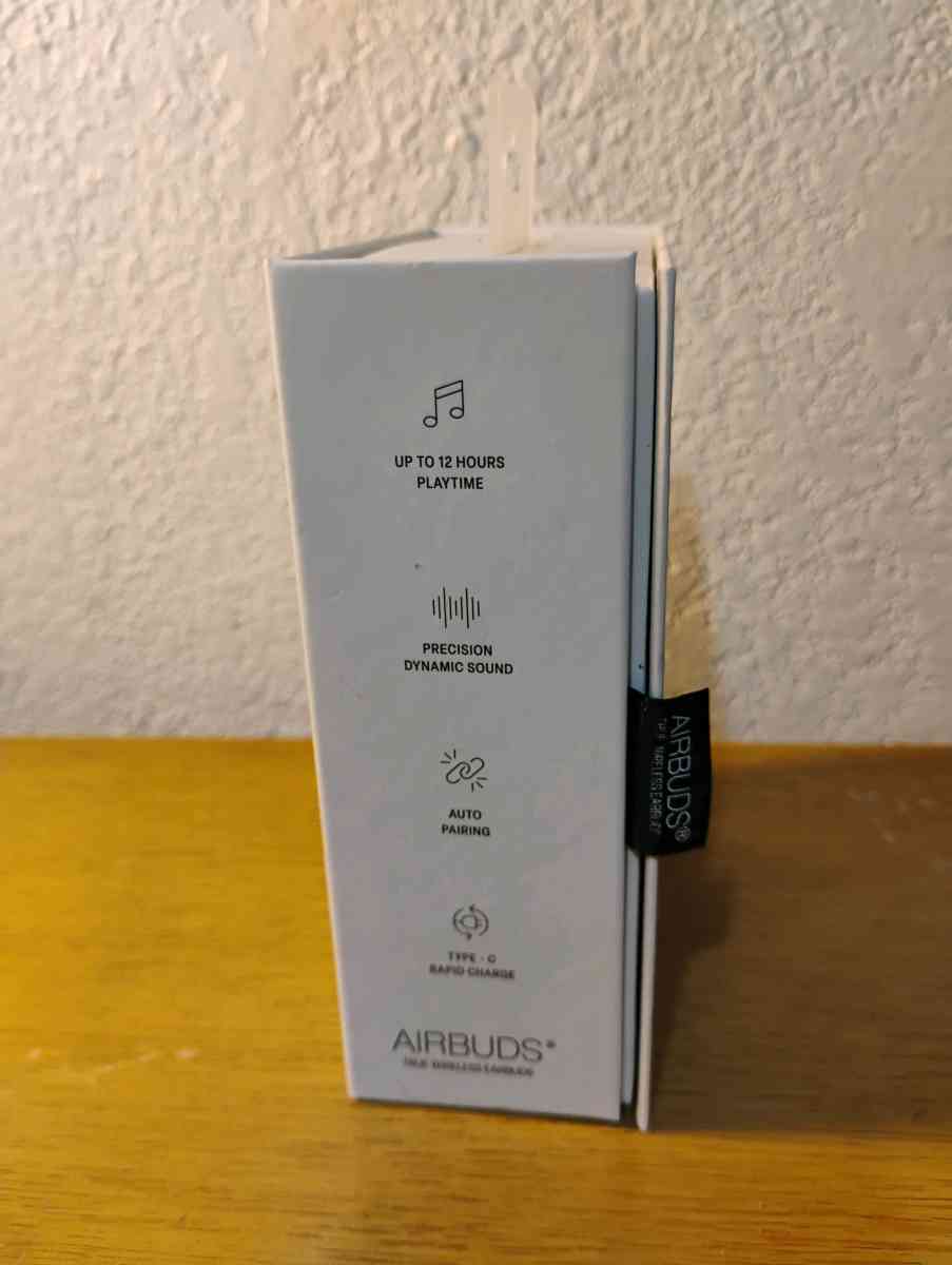 Air Max 10 Earbuds - Iowa City, Iowa - FleaMarketBay