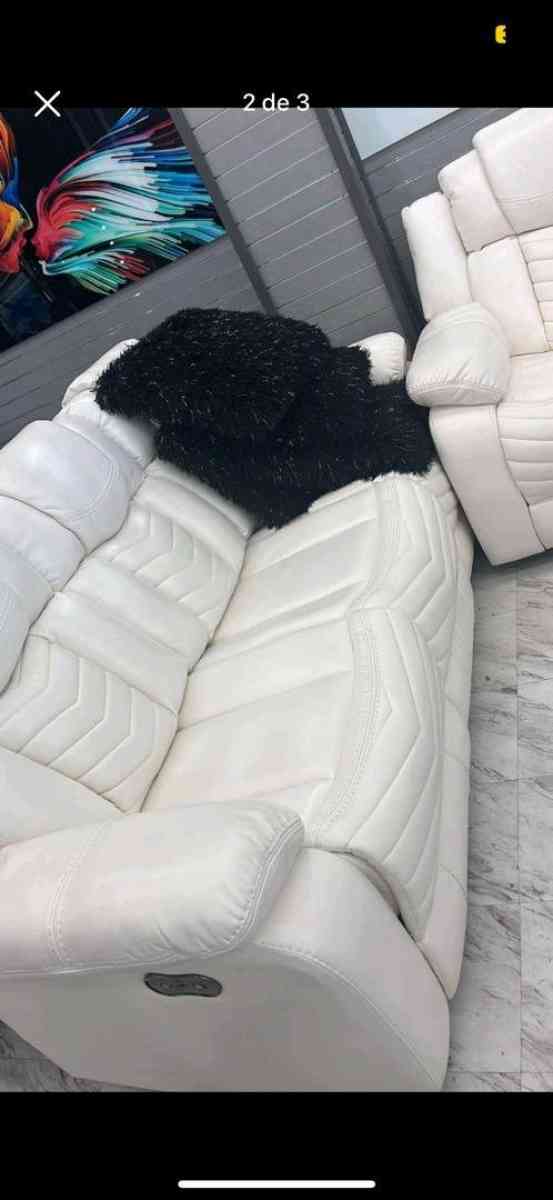 Set de reclinables elctricos Sofa y Loveseat - Hialeah, Florida - FleaMarketBay