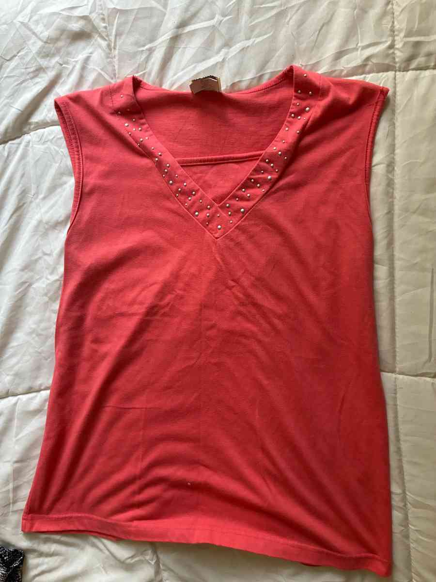 women shirts - Lumberton, North Carolina - FleaMarketBay