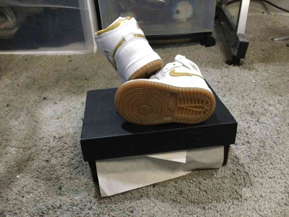 Jordan 1 RETRO HIGH OGTD shoes sneakers footwear 2c size kid - Detroit, Michigan - FleaMarketBay