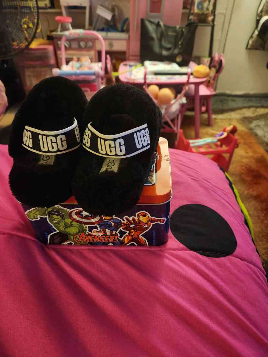 ugg slippers size 13 - Corpus Christi, Texas
