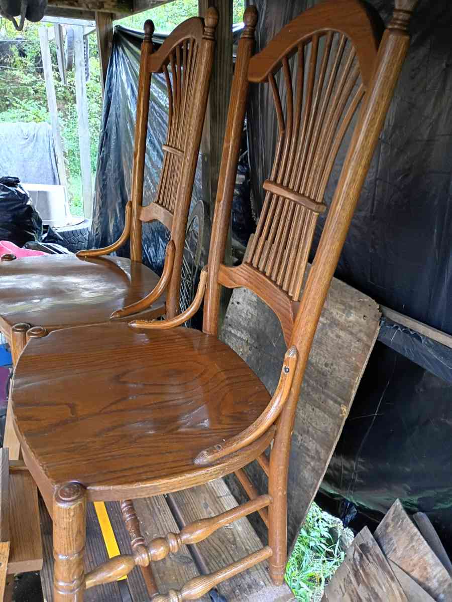 Amish Designs Oak dining table mint condition - Marion, North Carolina - FleaMarketBay