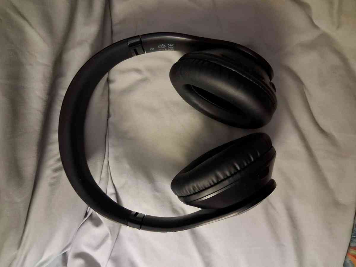 Uplift headphones - Springfield, Missouri - FleaMarketBay