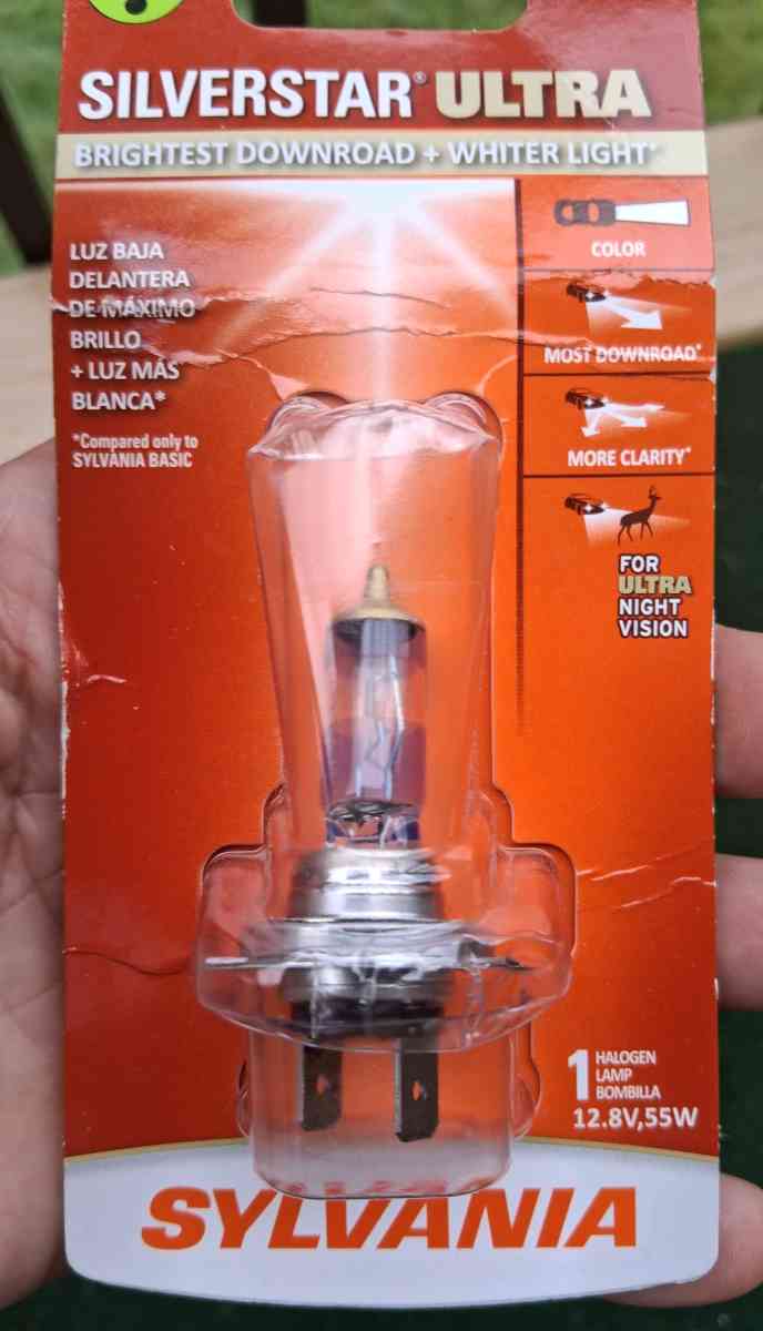 SILVERSTAR ULTRABRIGHTEST DOWNROAD  WHITER LIGHTH7 H7 - Clinton Township, Michigan - FleaMarketBay