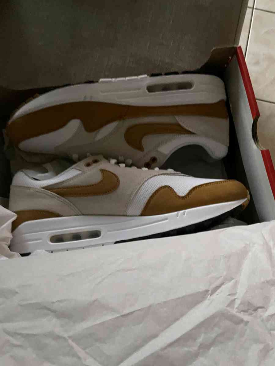 Nlke  shoes - Downey, California