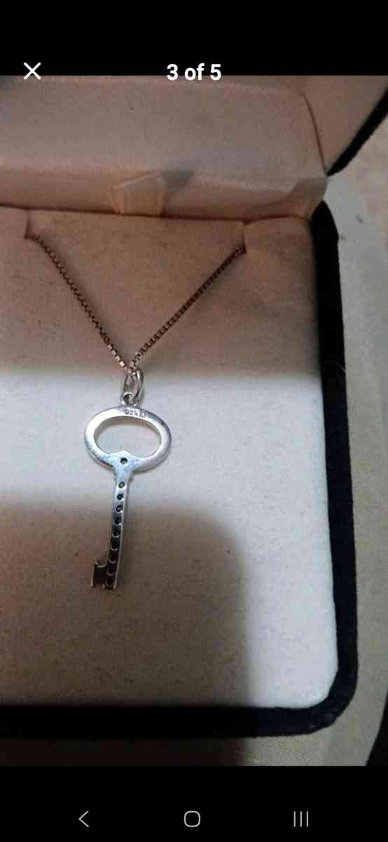 Kay jewelers sterling silver chain with key pendant diamonds - Olathe, Kansas - FleaMarketBay