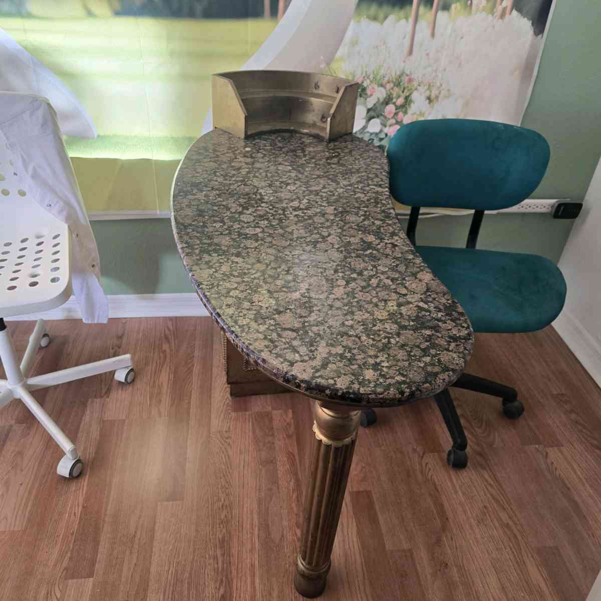 marble top nail table - Tampa, Florida - FleaMarketBay