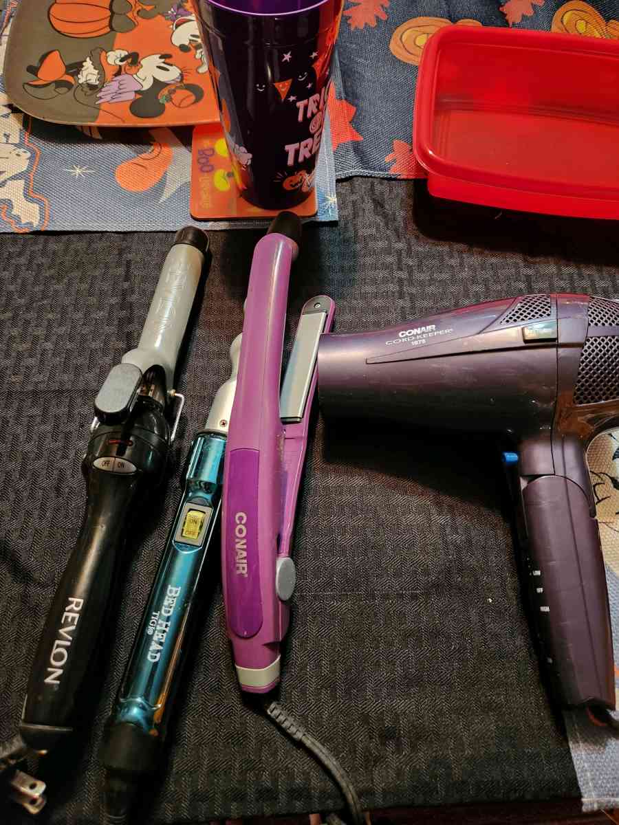 2 crulers 1 straightener and blow dryer - Corpus Christi, Texas - FleaMarketBay