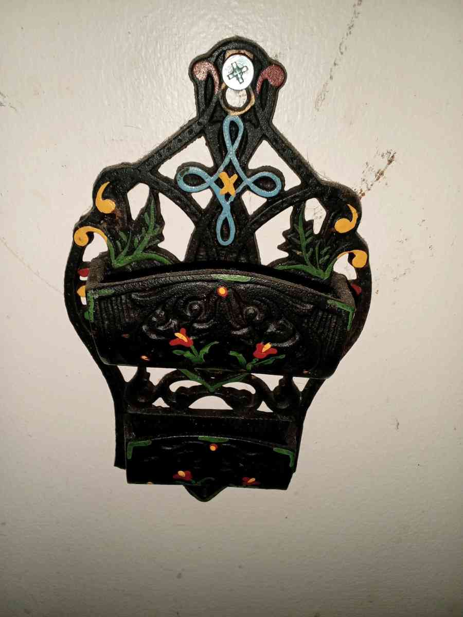 wildon cast iron match holder - Atoka, Tennessee - FleaMarketBay