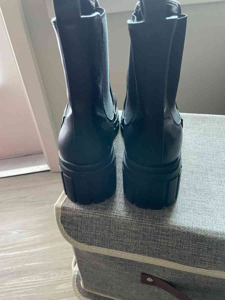 Black boots - Charlotte, North Carolina - FleaMarketBay