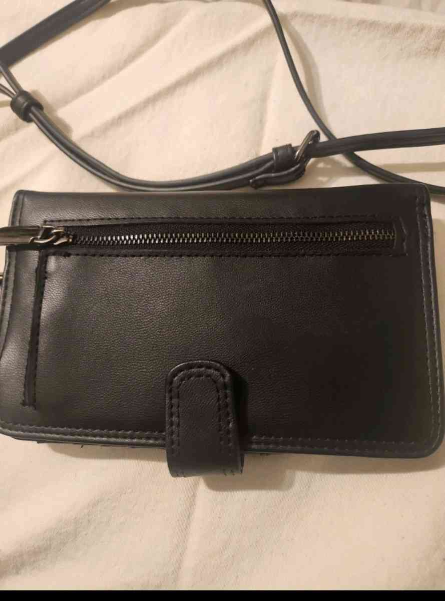 Crossbody bags dou bundle - Olive Branch, Mississippi - FleaMarketBay