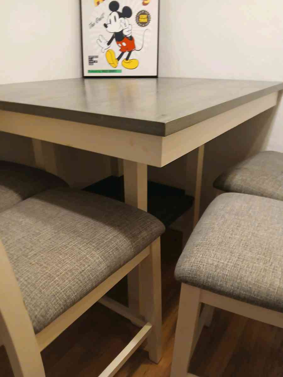 kitchen table 4 chairs - Denver, Colorado - FleaMarketBay