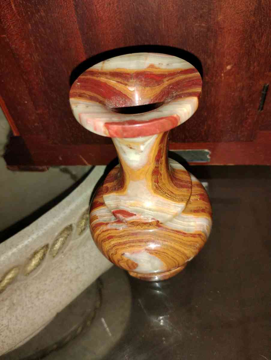 onyx swirl single bed vase - Oklahoma City, Oklahoma - FleaMarketBay