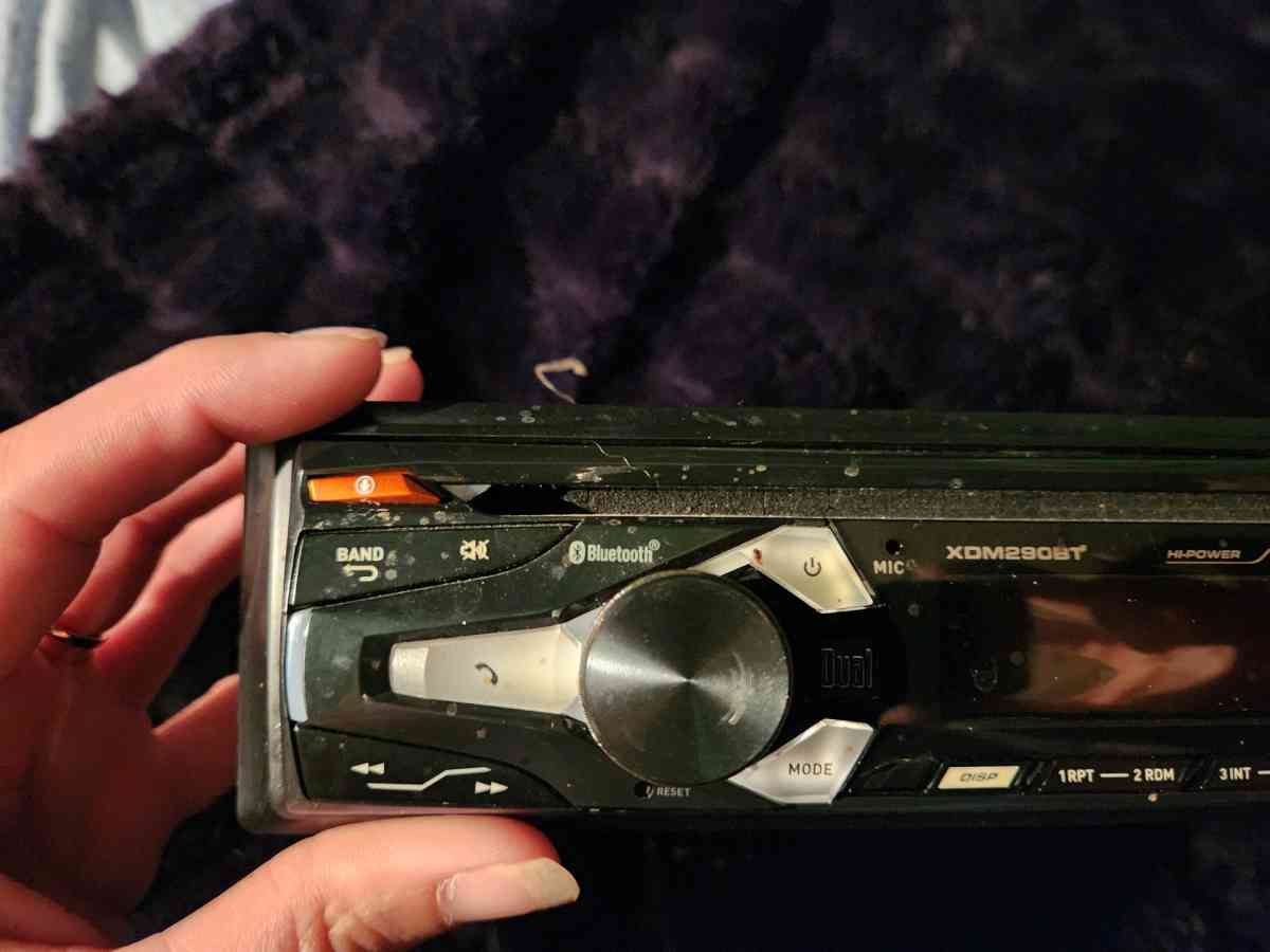 Stereo deck for a vehicle - Stockland, Illinois - FleaMarketBay