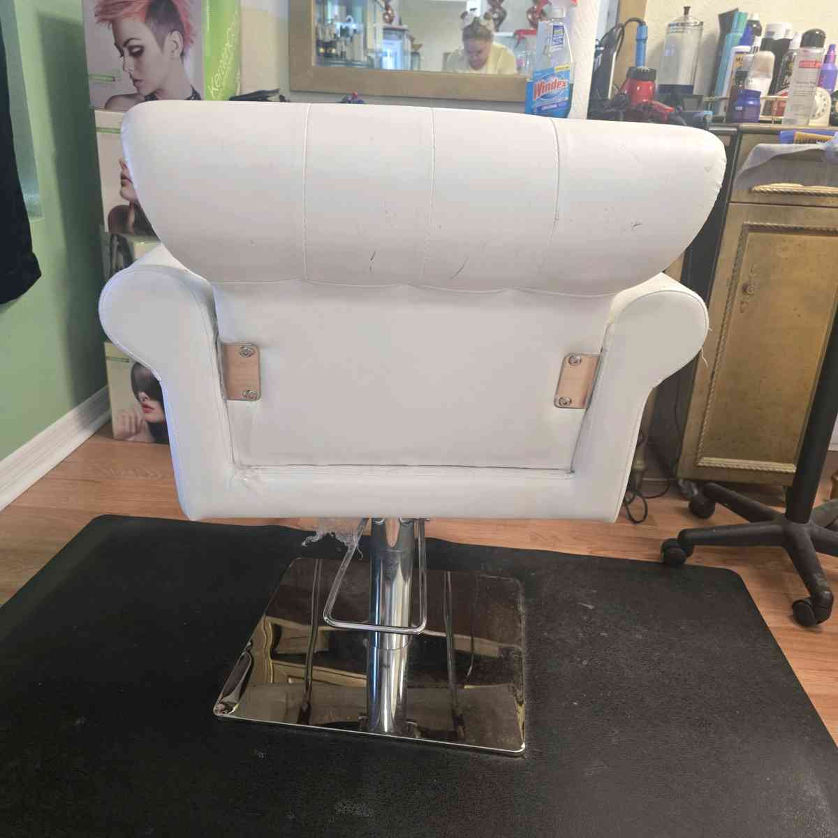 luxury salon chair - Tampa, Florida - FleaMarketBay