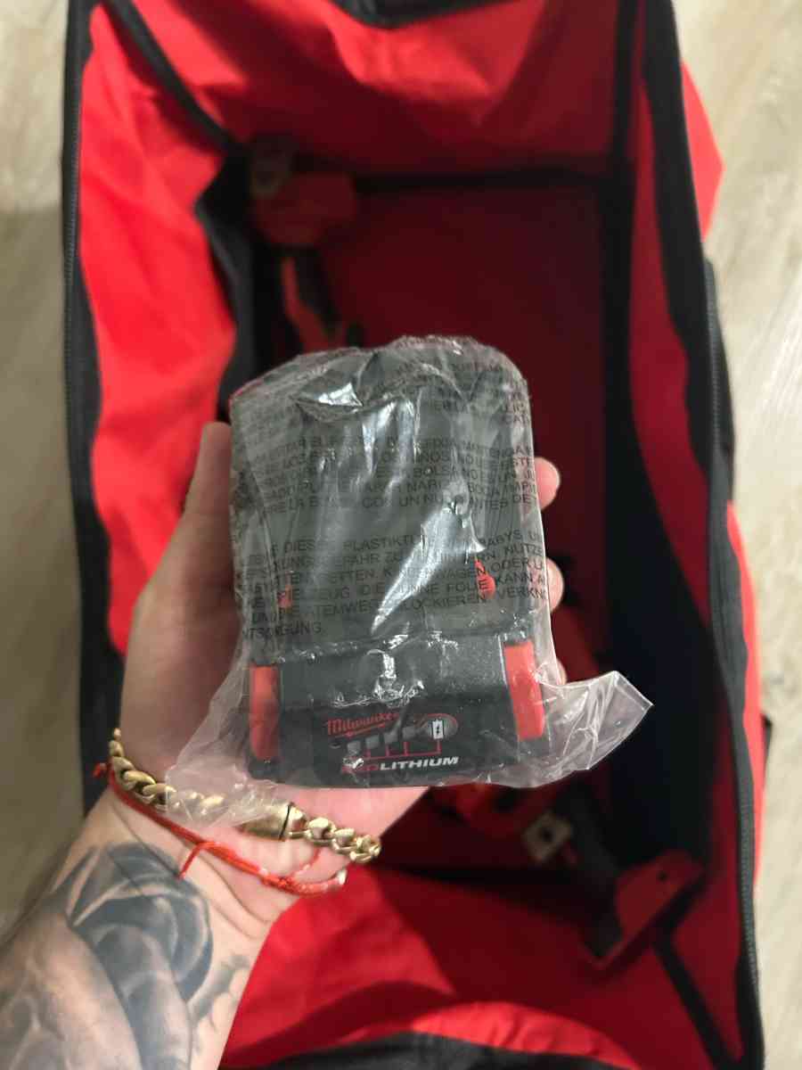 2 drills 1 sawzall battery and charger set - San Diego, California - FleaMarketBay