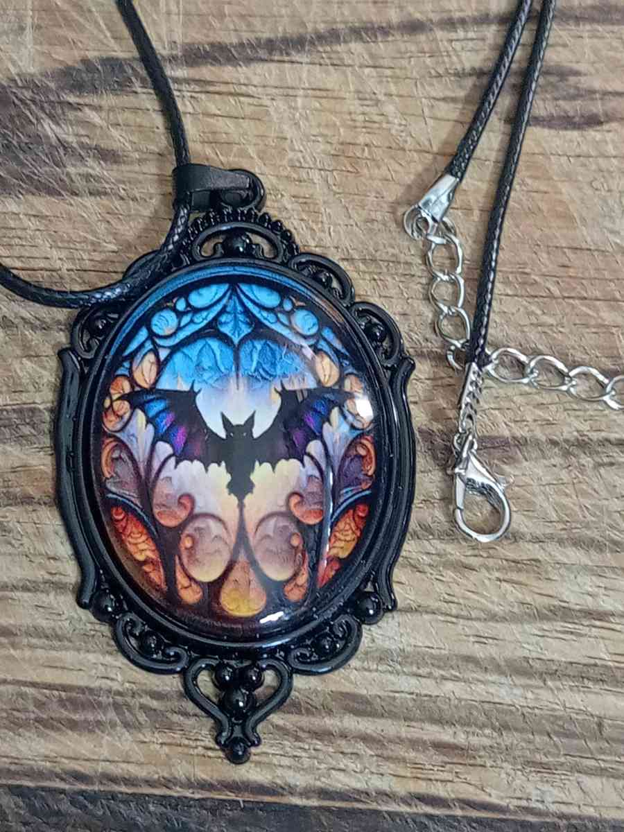 Necklace 2 - Adelanto, California - FleaMarketBay