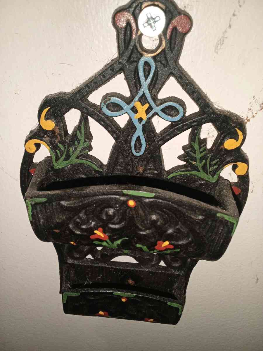wildon cast iron match holder - Atoka, Tennessee - FleaMarketBay