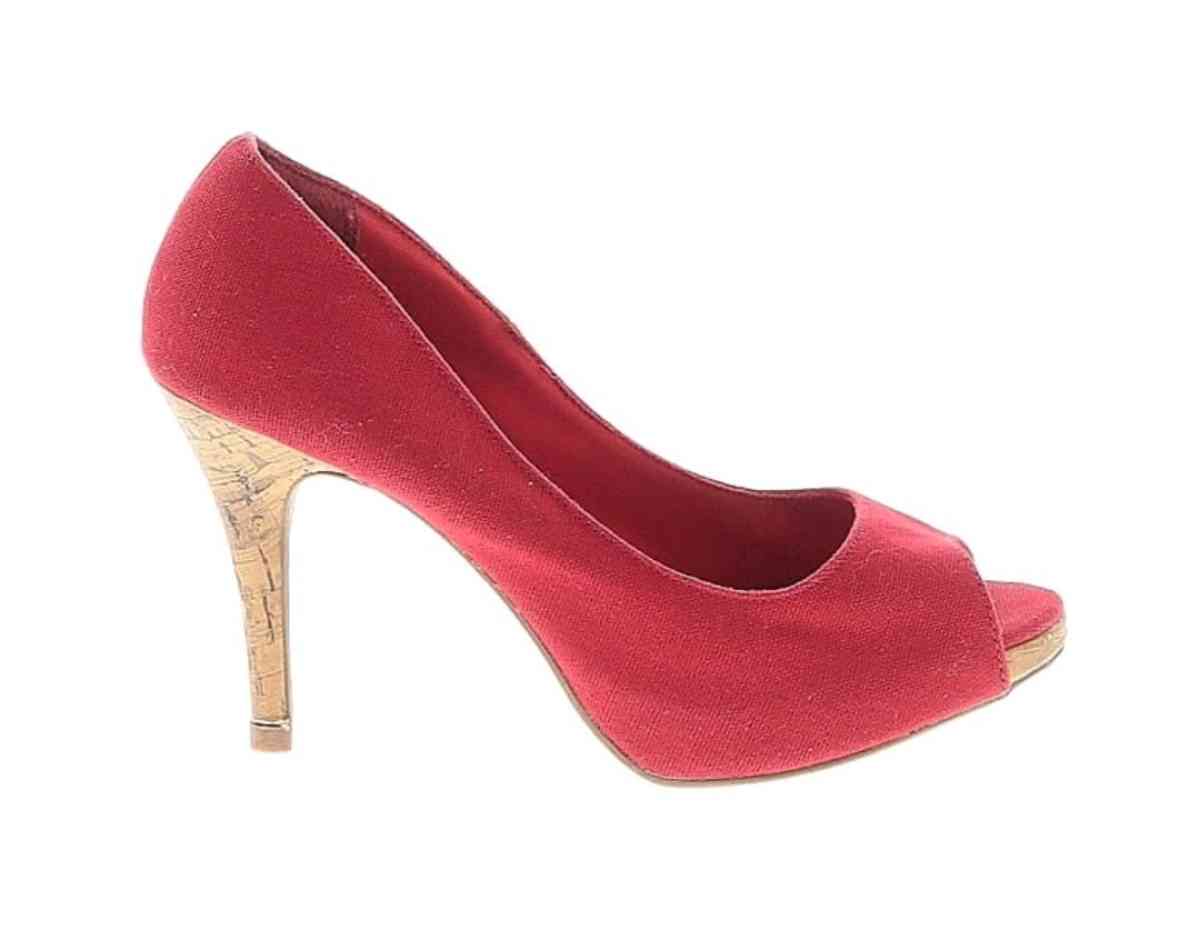 Womans Red Heels - Myrtle Creek, Oregon - FleaMarketBay