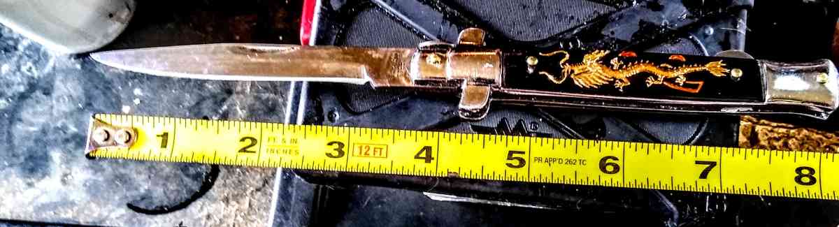 8 inche switch Blade - Danville, New Hampshire - FleaMarketBay