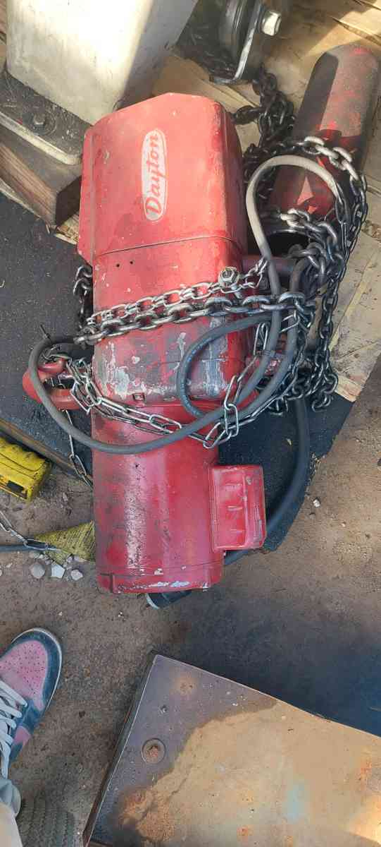 1 and 2 ton chain  electric chain hoists - Freeport, New York