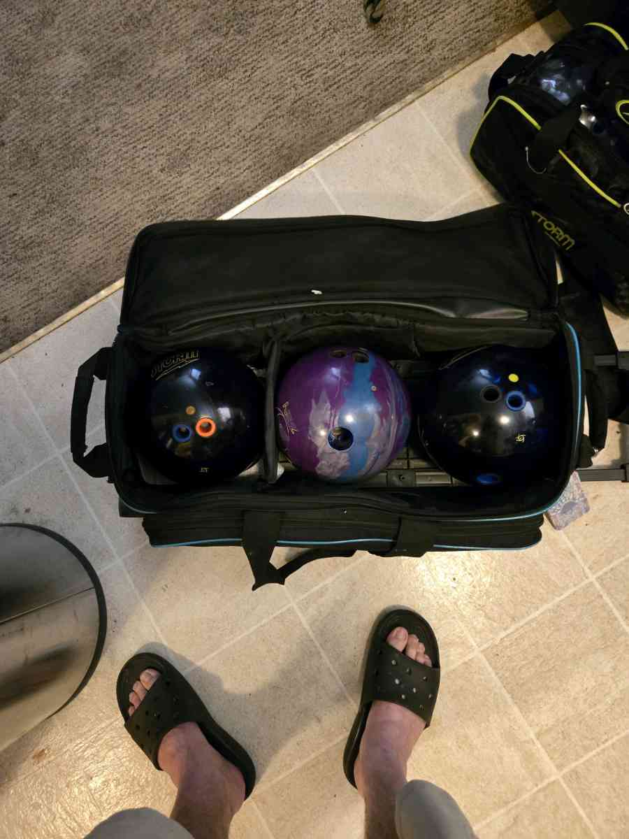Bowling Balls and Bags - Keokuk, Iowa - FleaMarketBay