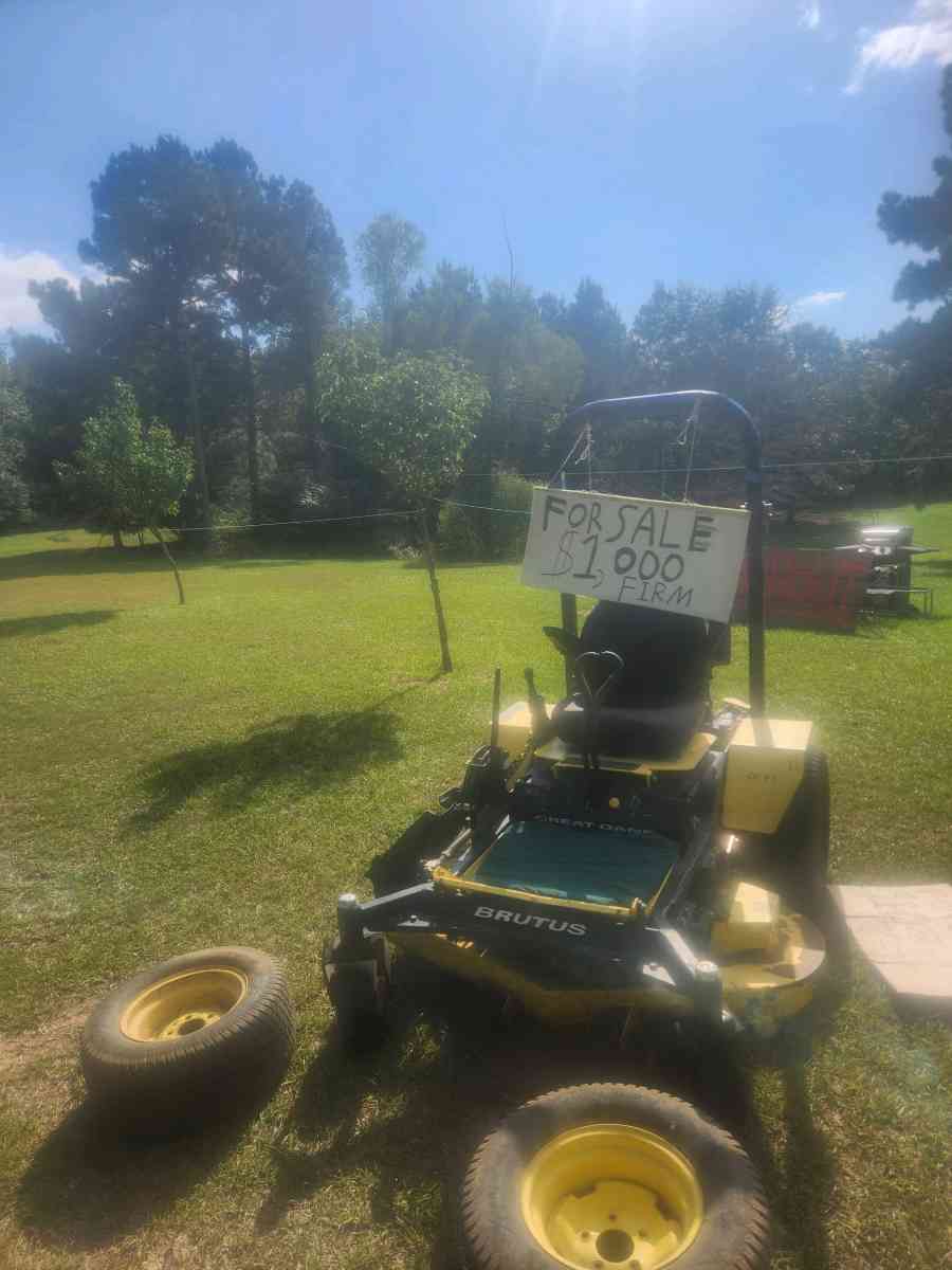 52 inch Brutus Great Dane zero turn lawnmower - Pine Bluff, Arkansas - FleaMarketBay