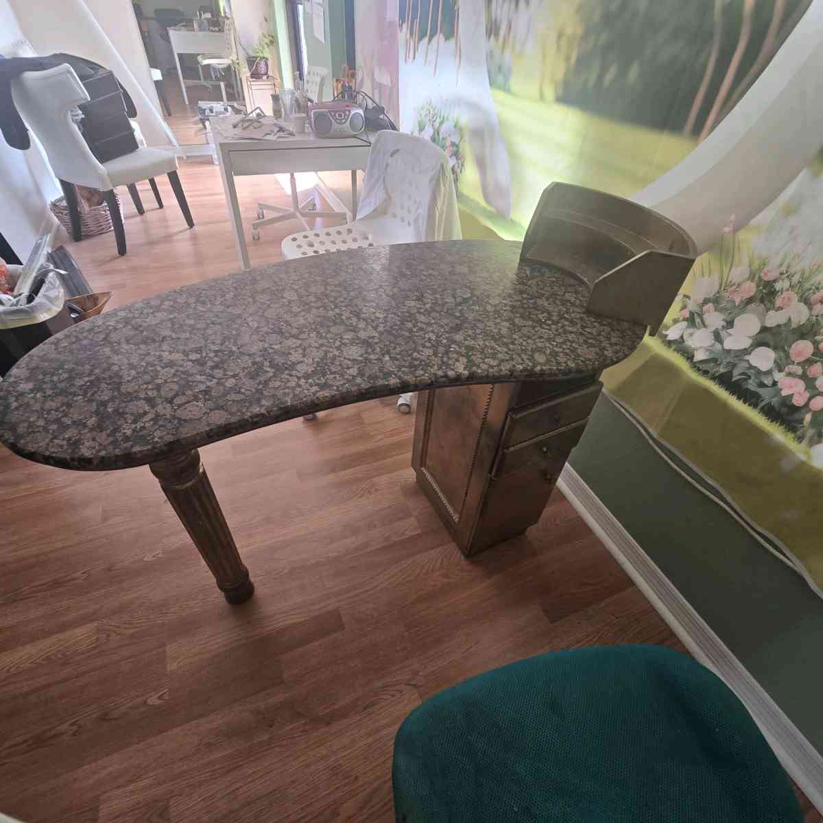 marble top nail table - Tampa, Florida - FleaMarketBay