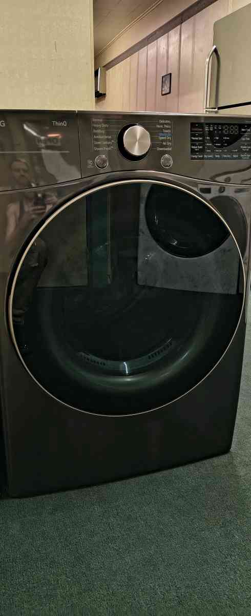 LG Elite Platinum Stainless FrontLoad Washer  New Scratch  D - New Castle, Pennsylvania - FleaMarketBay
