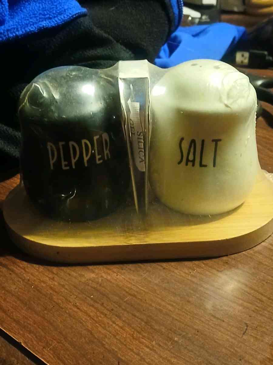 ceramic salt and pepper shakers - Bakersville, North Carolina