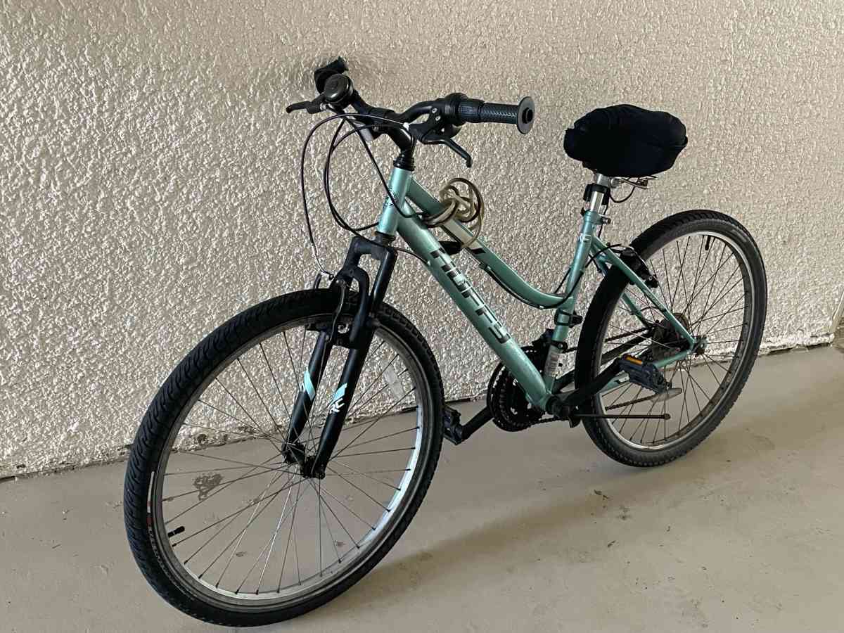 The Huffy Rock Creek 26inch Mountain Bike mint - West Palm Beach, Florida - FleaMarketBay