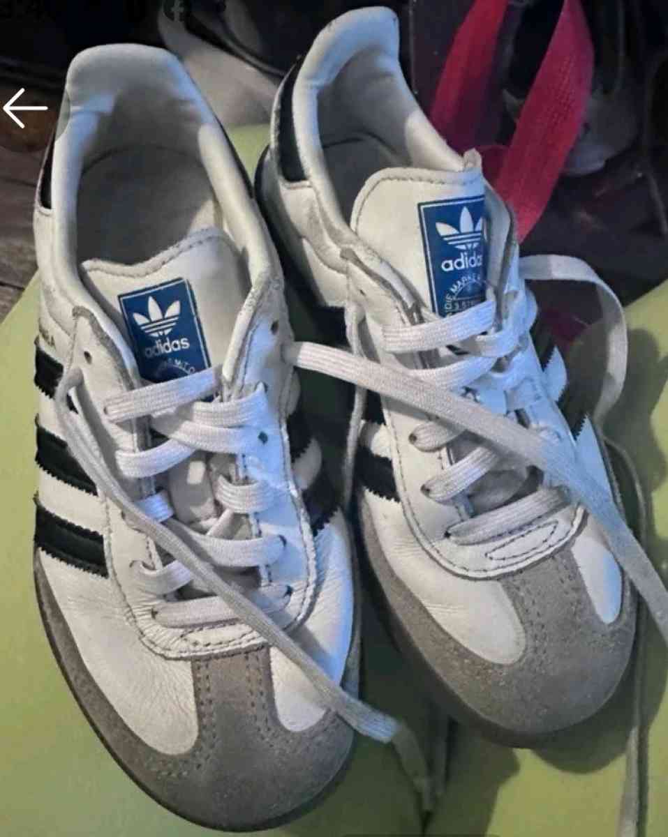 Adidas Sumbus Unisex Size 12 Half Gently Worn - Macomb, Michigan - FleaMarketBay