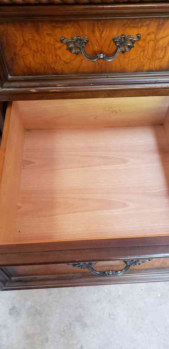 California king bed and Dresser - El Dorado, California - FleaMarketBay