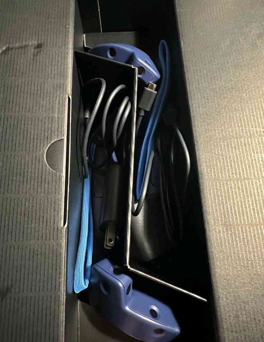 HTC vive pro 2 full kit new - Orlando, Florida - FleaMarketBay