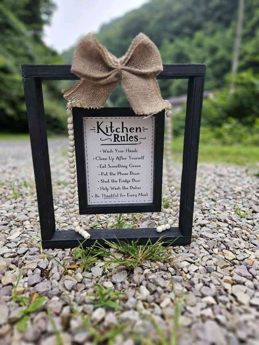 chicken wire sign - Gilbert, West Virginia