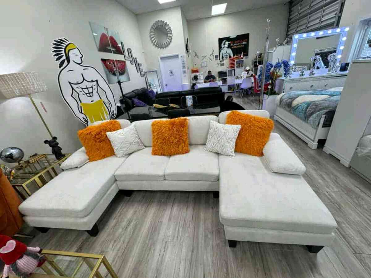 couch - Miami, Florida