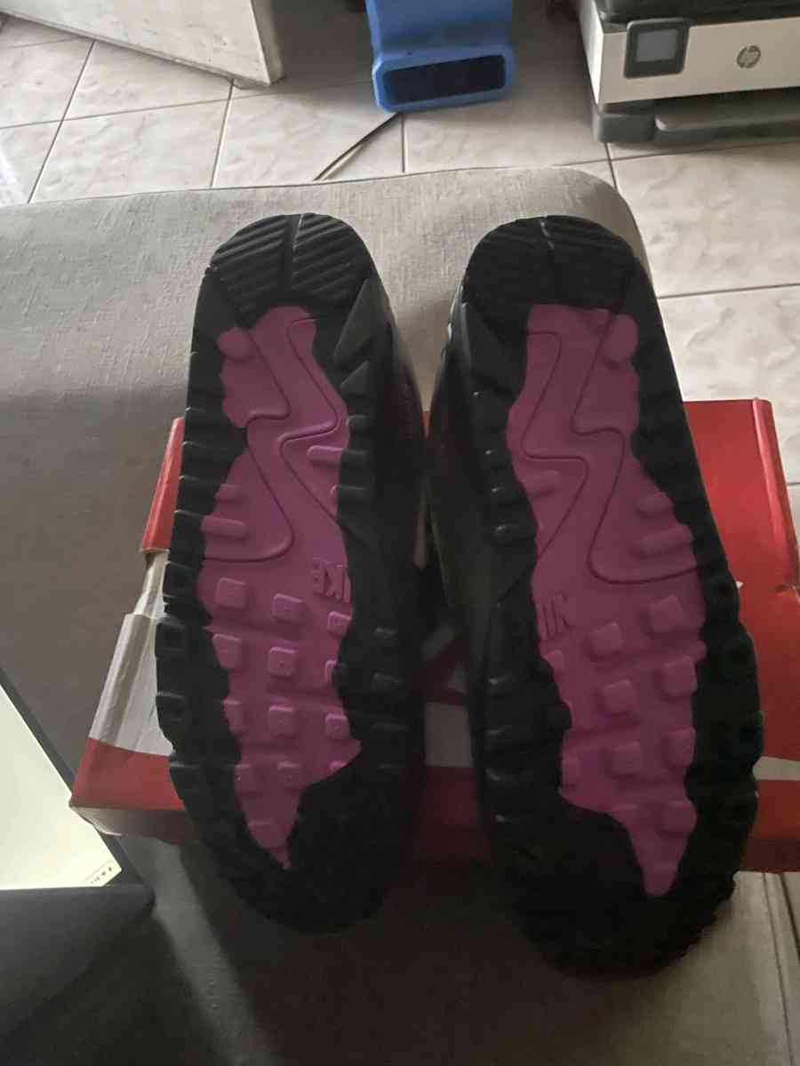 Nlke  shoes - Downey, California - FleaMarketBay