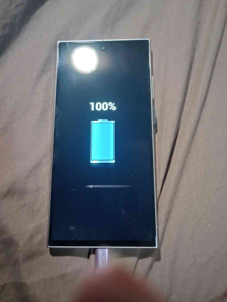 phone 124ultra unlocked purple - Denham Springs, Louisiana - FleaMarketBay