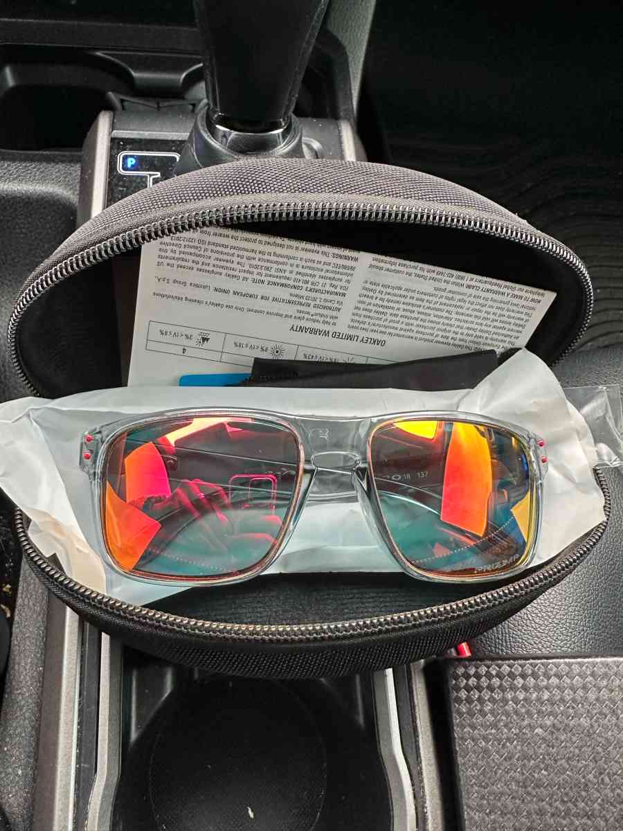 2 Oakleys Holbrook Sunglasses new - Pasadena, Texas - FleaMarketBay