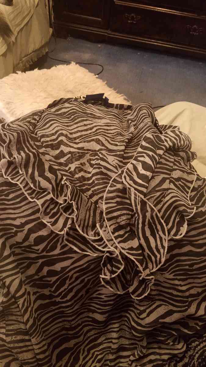 XL miley Cyrus zebra print blouse - Concordia, Kansas - FleaMarketBay