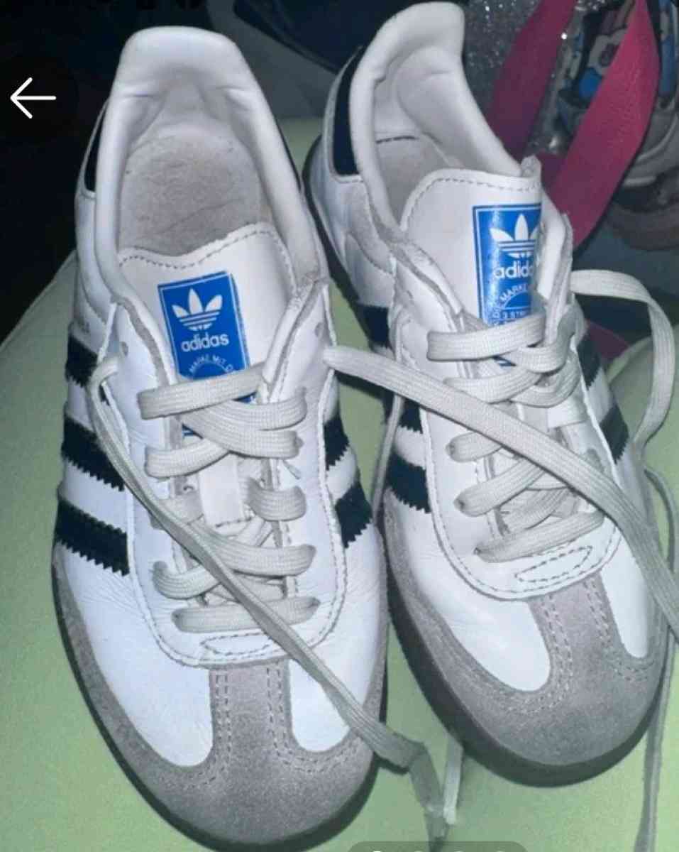 Adidas Sumbus Unisex Size 12 Half Gently Worn